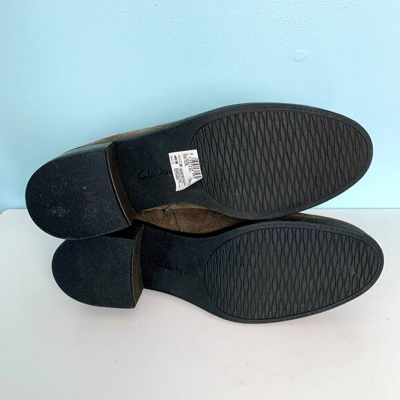 NEW Clarks Nevella Bell Ankle Boots in Dark Taupe Suede Size 12 - Picture 7 of 8